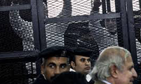 Court inspects the defendants’ glass cage before Morsi trial session