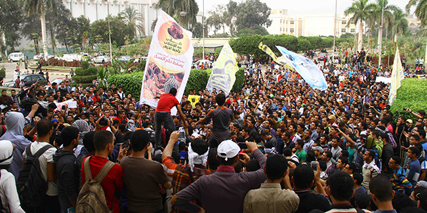 Dozens of MB students stage night march at Al-Azhar
