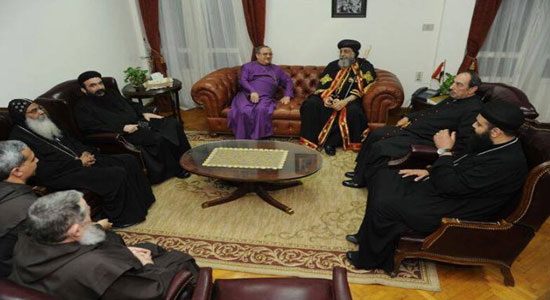 Pope Tawadros visits Episcopal Church for the first time, opens art exhibition