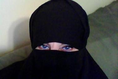 'Jihad Jane': How does Al Qaeda recruit US-born women?