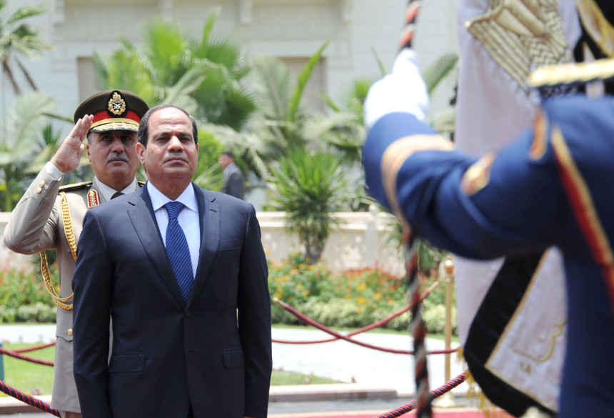 Al-Sisi meets 12 new ambassadors