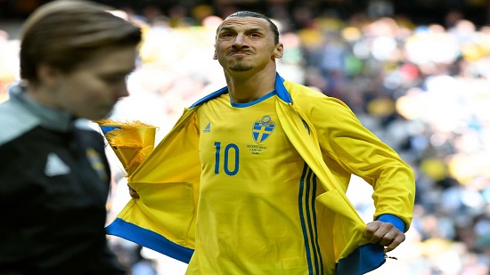 Zlatan Ibrahimovic to Manchester United latest: 'Big announcement' on Tuesday, reveals striker