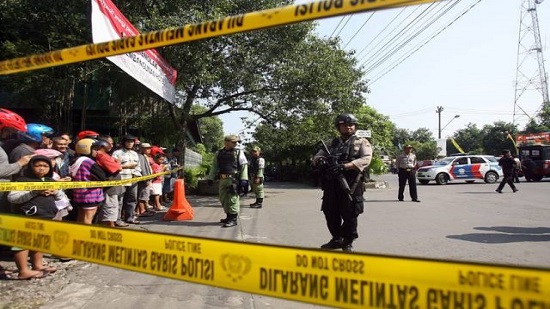 Suicide attack on Indonesian police station, officer injured