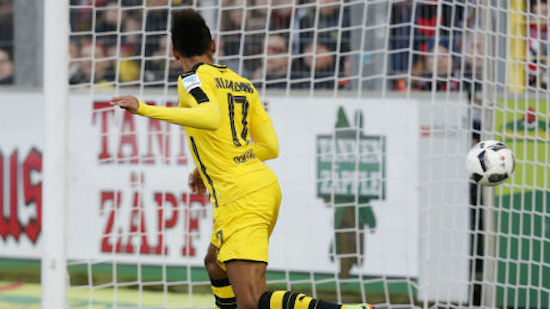 Gabon's Aubameyang ends goal drought to give Dortmund 3-0 Bundesliga win