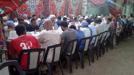 Copts prepare banquet for Muslims from several villages