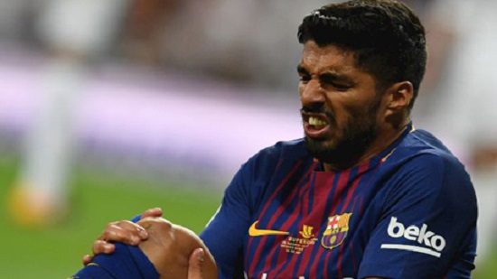 Barcelona forward Suarez out 4 weeks with right knee injury