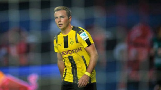 Dortmunds Goetze out for six weeks with ankle injury