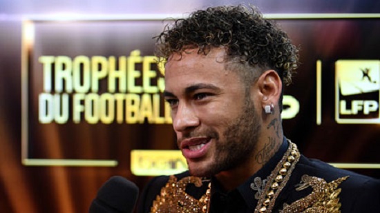 Neymars slim shoulders carry Brazils burden of hopes