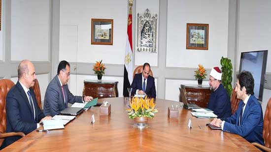 Egyptian president discusses ways to face extremism with Minister of Awqaf