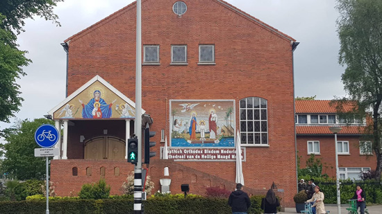 Bishop Arsani inaugurates the mural of the Holy Family in Amsterdam