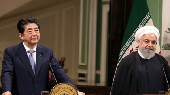 In Tehran, Japans Abe urges Iran to play constructive role
