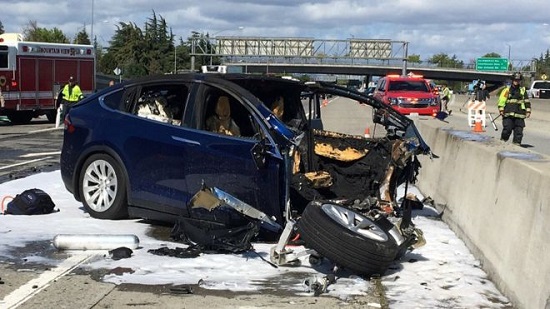 Tesla Autopilot crash driver was playing video game
