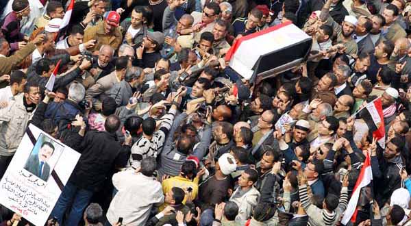 Hundreds mourn killed journalist as assaults on media continue	