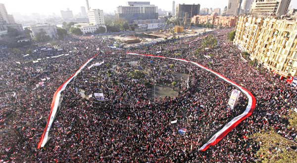 Hundreds of thousands flock to Tahrir to celebrate, voice demands	