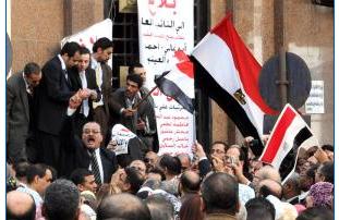Egypt's factory strikes despite warning 
