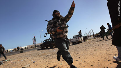 Gaddafi renews attack on rebels
