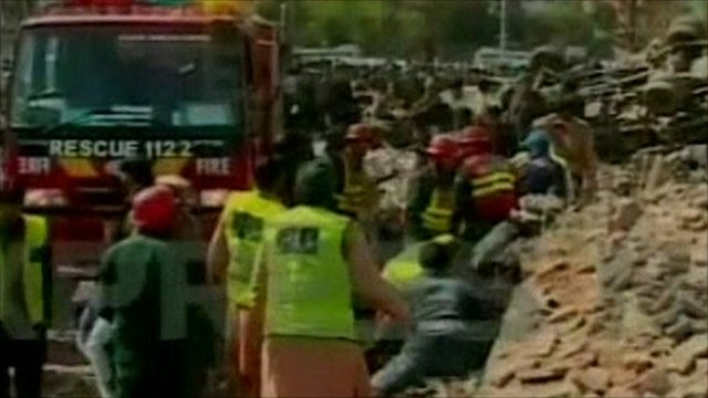 'At least 20 dead' in car bomb in Faisalabad, Pakistan