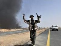 Libya: Rebels battle for road to Gaddafi hometown Sirte
