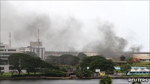 Ivory Coast: Rival forces battle for control of Abidjan
