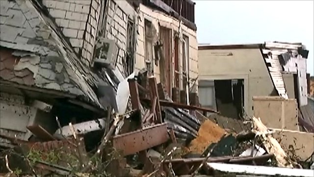 Missouri: Tornado batters Joplin, at least 30 dead
