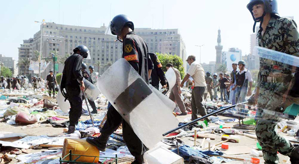 Rights activists, protesters slam violent raid of Tahrir Square	
