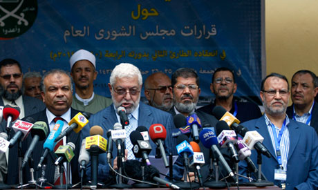 With main candidate out, Brotherhood throws weight behind Morsy