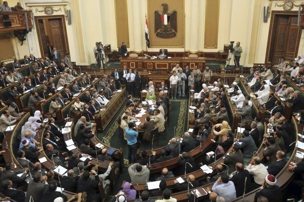 Morsi convenes Egypt’s parliament in defiance of court and military