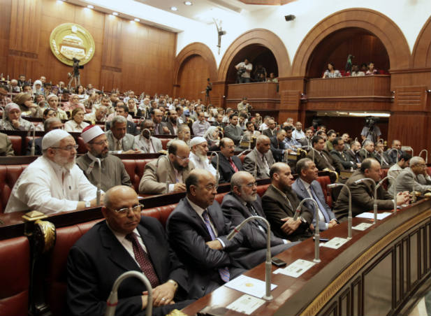 Egypt's constitution makers may struggle to meet deadline
