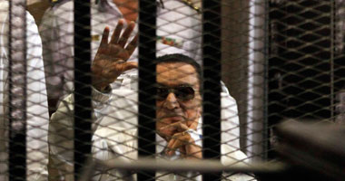 Egypt judge withdraws from Mubarak trial