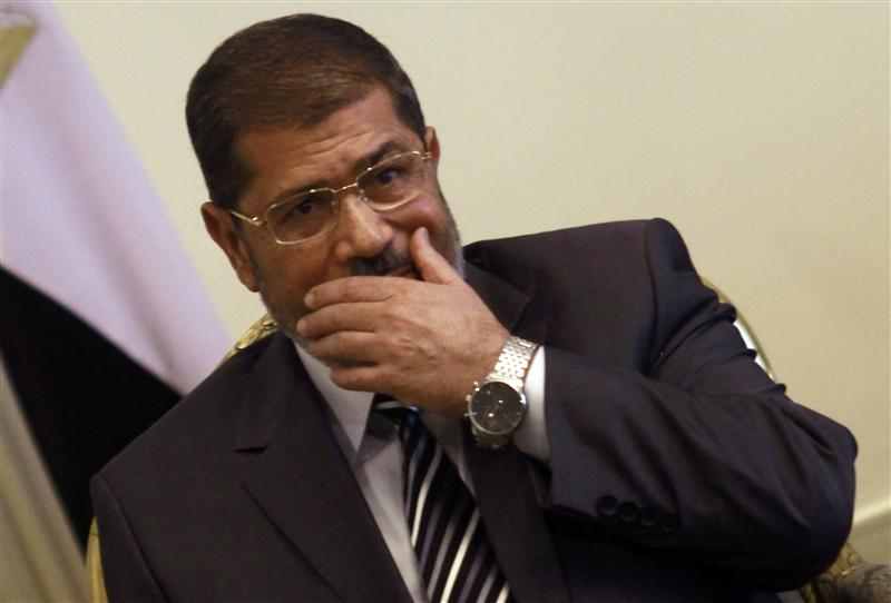 Egypt's Mursi tightens Islamist grip with governor appointments