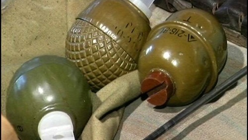 6 people arrested with Qassam's grenades and Hamas' weapons in their possession
