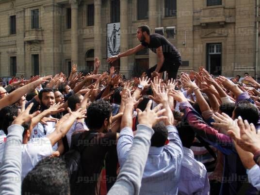 Brotherhood students storm Cairo University faculty to deplay exams