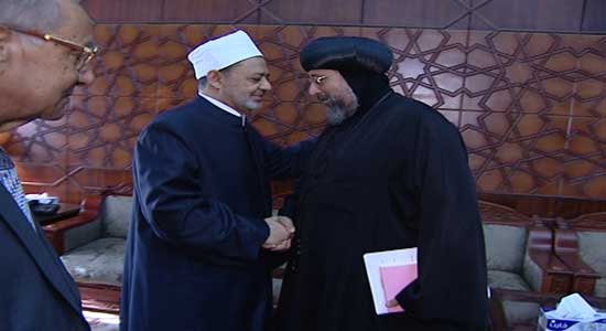Sheikh Al-Azhar receives leaders of the house of the Egyptian family 