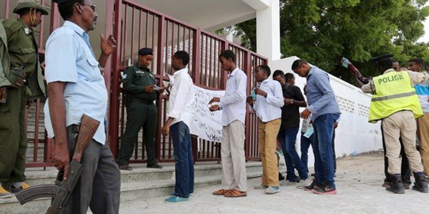 Somali Islamists kill at least 3 soldiers in roadside blast