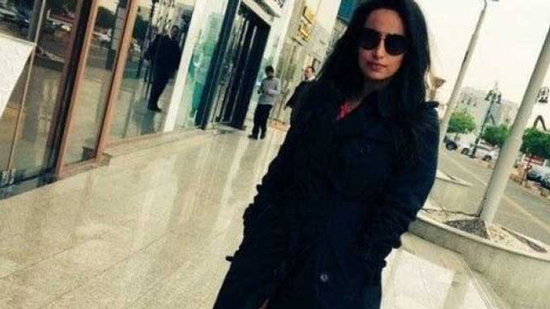 Saudi police arrest a woman for removing her veil in public place