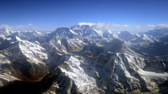 British DJ parties with climbers on Everest