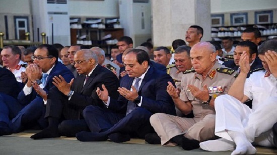 Egypts Sisi performs Eid Al-Adha prayers in Alexandria