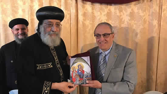 Pope Tawadros presents the Holy Family Icon to mayor of Tawnda