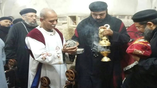 Bishop of Luxor perfumes the remains of St. Tawadros al-Mashriqi