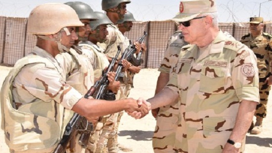 Egypts military chief-of-staff visits troops in N. Sinai, praises anti-terrorism efforts