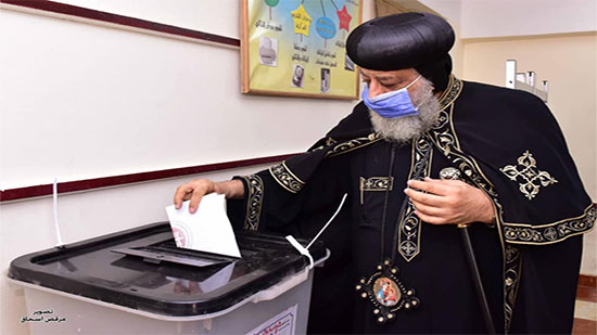 Pope Tawadros casts his vote in Senate elections