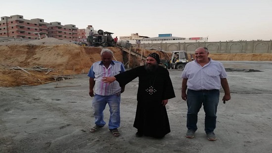 Bishop of Suez inspects construction work at St. Mina and Pope Kyrollos Church 
