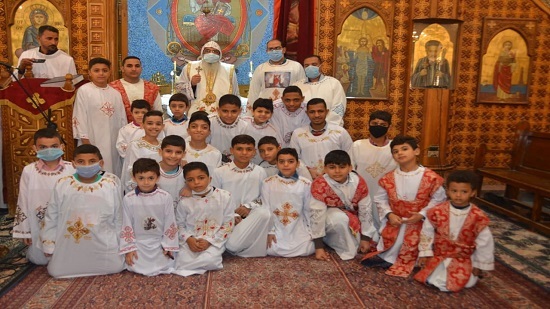 Archbishop of Fayoum ordains 18 deacons
