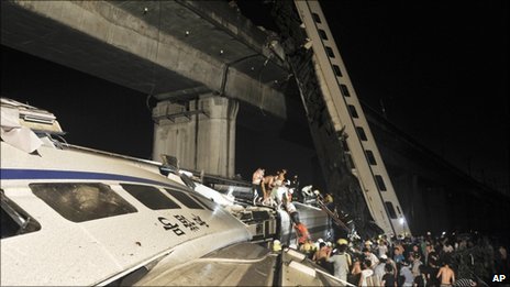 China: Express train derails in Zhejiang province
