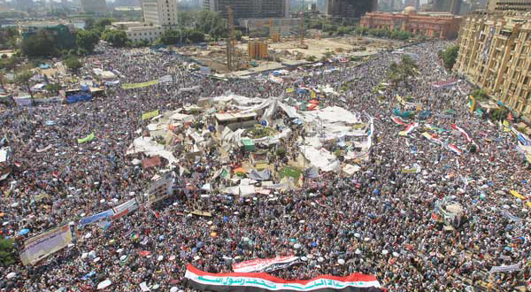 Islamists in Tahrir refuse supra-constitutional principles, liberal powers quit square	