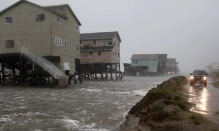 Hurricane Irene barrels down on major East Coast cities
