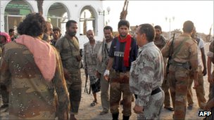 Yemen troops die after Zinjibar 'friendly fire bombing'
