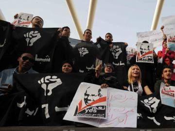 Dozens protest to demand release of April 6 Youth Movement activist
