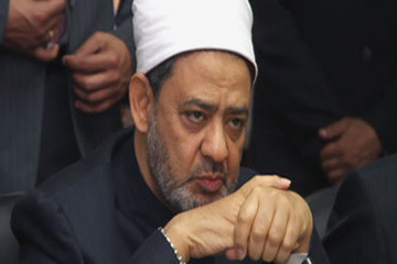 Egyptians of  January 25th demands constitutional scholars and Sheik al-Azhar not to leave the ground for ignorance and extremism