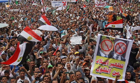 Egypt Islamists fill Tahrir to protest Mubarak figures' presidential bids